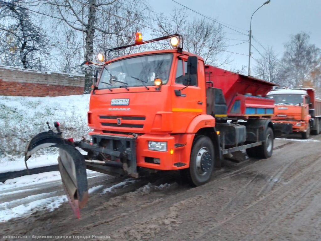 Коммунальщики минувшей ночью обработали улицы Рязани 106 тоннами реагента