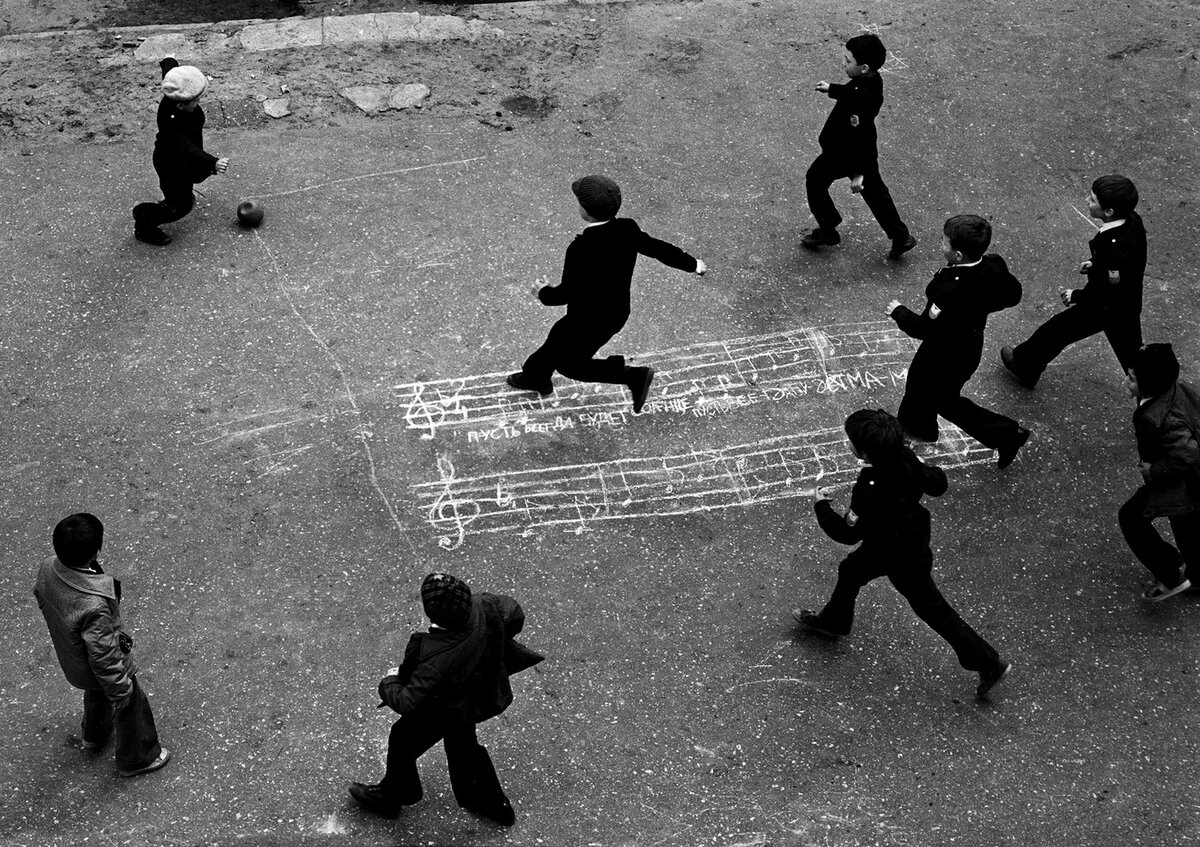 «Хор мальчиков». 16 апреля 1977 года. Автор: Рустам Мухаметзянов.