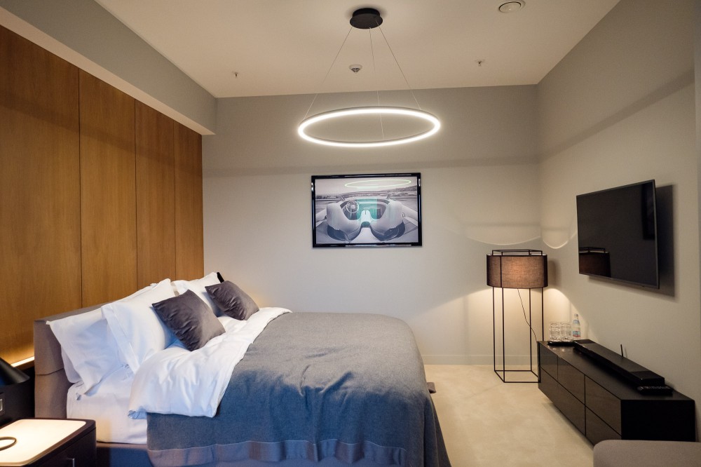 Апартаменты москоу сити. Империя москва сити номера. Номер с зеркалами. Гостиница часовая. Отель за миллион в сутки в москве.