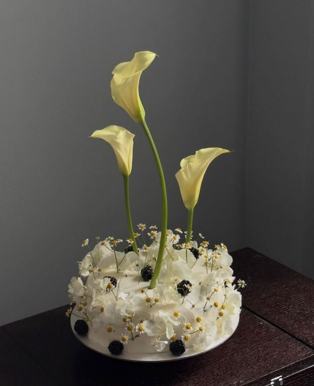 Свадебные тренды-2026: плоские торты и десерты в стиле Марии-Антуанетты можно, торты, Торты, акцент, ткани, гостей, более, добавить, могут, немного, которые, всего, просто, десерт, очень, особенно, цветами, стиле, цветочный, цветы