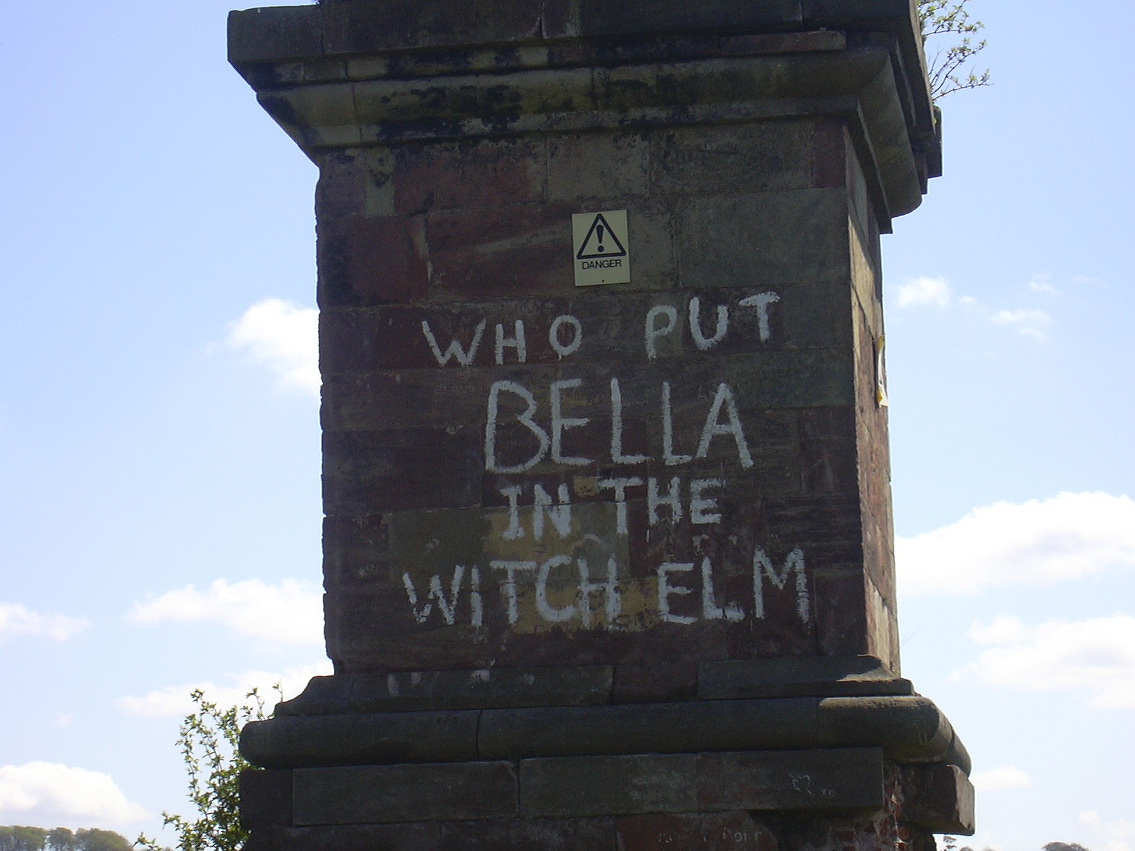 Кто положил Беллу в ведьмин вяз? Самое загадочное нераскрытое убийство Англии ведьмин, Белла, этого, которая, Хагли, граффити, Англии, убийства, женщина, Беллу, убийство, также, удалось, положил, Западной, кольцо, почему, время, дерева, местных