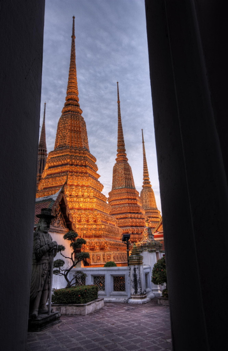 Храм Лежащего Будды в Бангкоке, Тайланд.