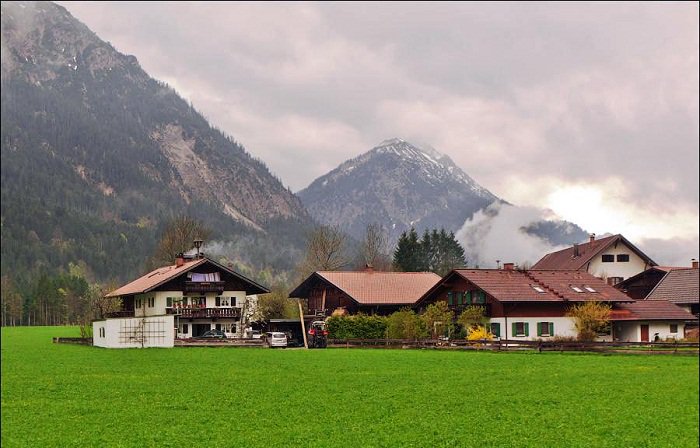 Расписная деревушка в Баварии, где каждый дом — настоящее произведение искусства Германия