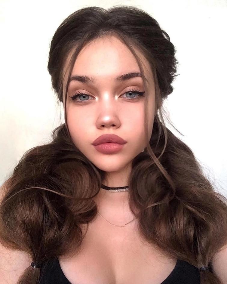 Ах, какие куколки! Так и хочется потрепать их за щёчки