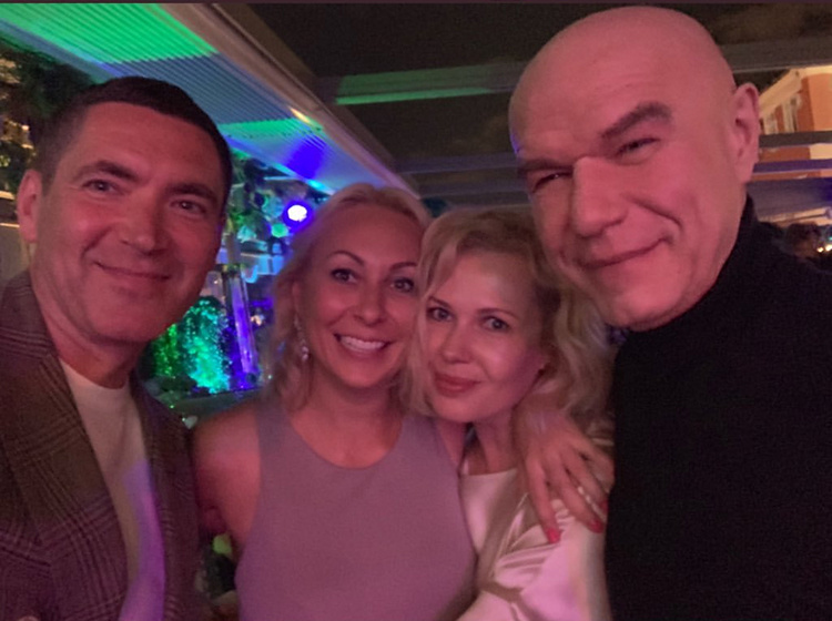 Как прошла свадьба Резо Гигинеишвили и Надежды Оболенцевой: концерт Глюк’oZы, поздравление Федора Бондарчука и другие детали Свадьбы,Звездные свадьбы