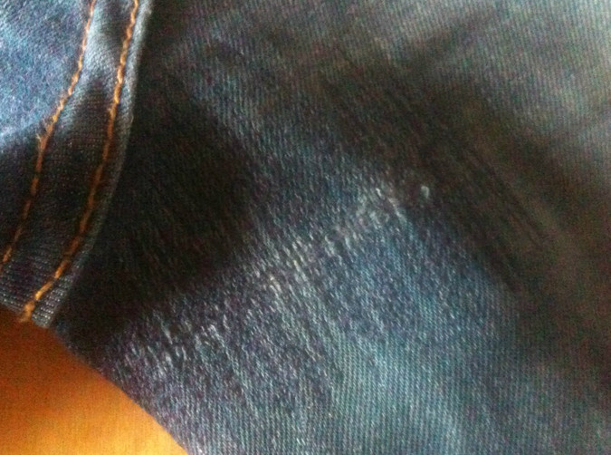 Незаметная джинсовая латка... Как дать вторую жизнь любимым джинсам!