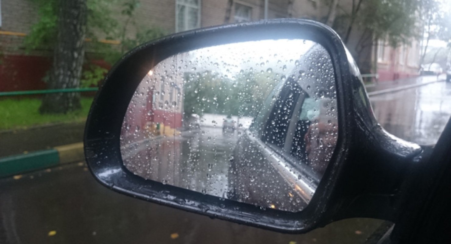 Защитное средство для того, чтобы зеркала не покрывались каплями дождя или льдом Автомобили