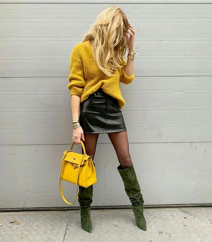 Желтый свитер с юбкой