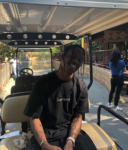 Кайли Дженнер призналась в любви Трэвису Скотту в день его рождения и поделилась семейными фото Кайли Дженнер призналась в любви Трэвису Скотту в день его рождения и поделилась семейными фото Звездные пары