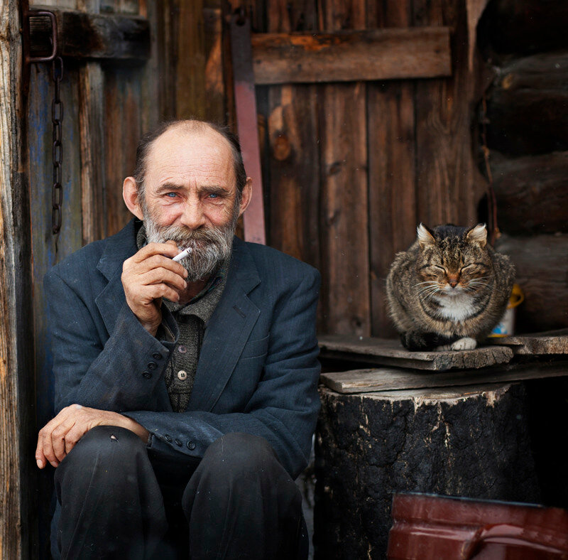 Вот и Колина семья стала богаче. На целого одного кота