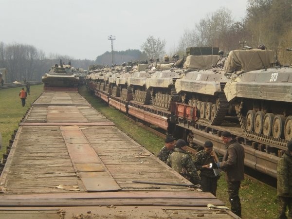 Испуг и замешательство: как в Киеве отреагировали на присвоение российским воинским частям «украинских» названий Испуг и замешательство: как в Киеве отреагировали на присвоение российским воинским частям «украинских» названий