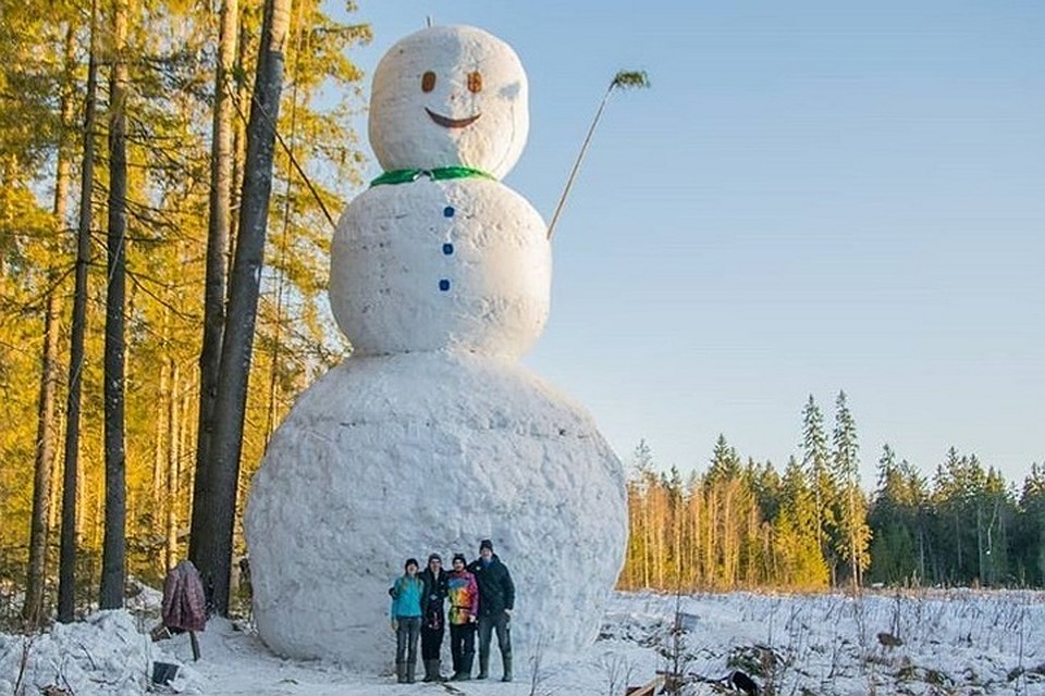 Снеговик vs джип: кто кого одолеет