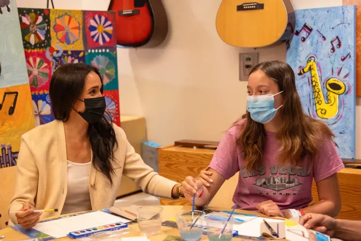 Меган Маркл с пациенткой