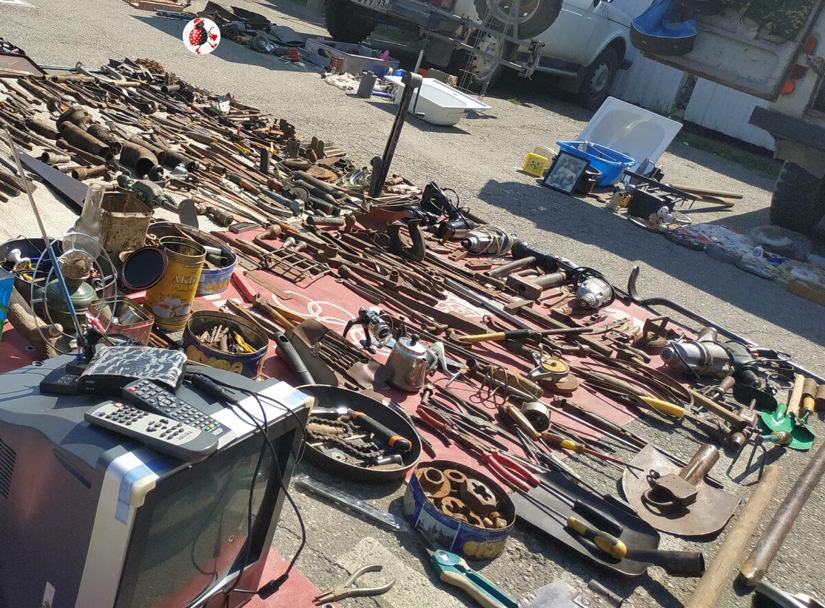 "Вперёд в прошлое!": поход по барахолке это настоящая машина времени. Что интересного из прошлого века можно купить там сегодня