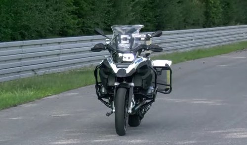 BMW R1200GS - первый беспилотный мотоцикл-робот выходит на испытательную трассу автоматика