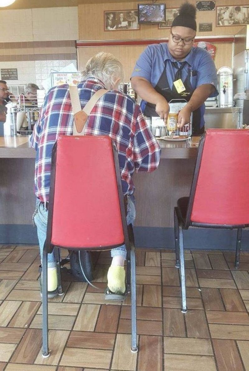 20 сильных фотографий, возвращающих веру в человечество, которые стоит увидеть каждому. 20 сильных фотографий, возвращающих веру в человечество, которые стоит увидеть каждому. жизнь,люди,фото,человечность и гуманизм