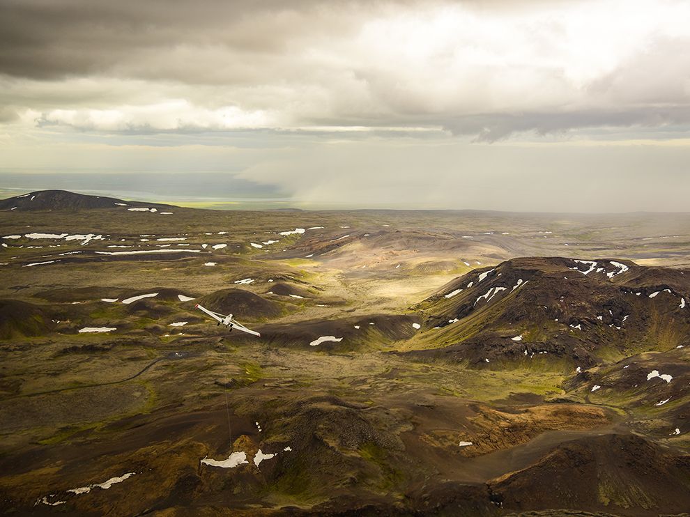 iceland-glider-scene_94722_990x742