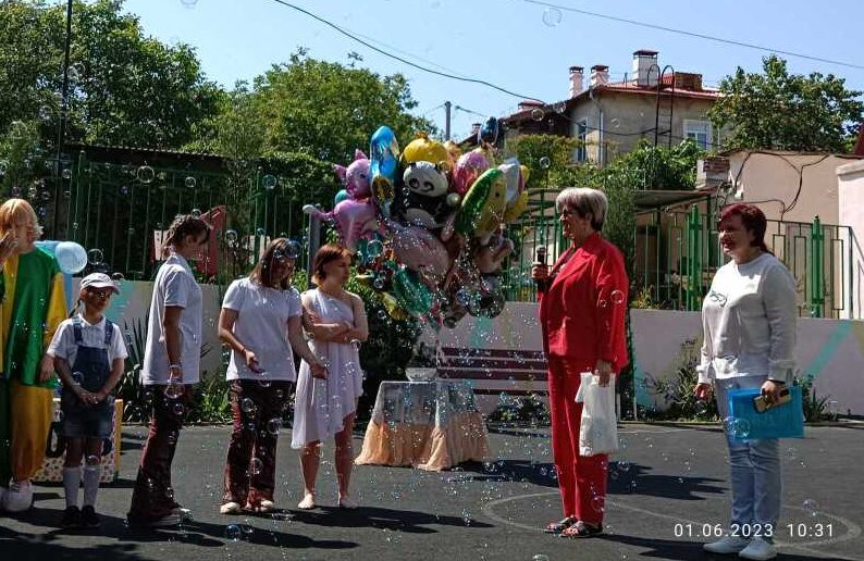 Представители севастопольского нотариата в Международный день защиты детей посетили воспитанников детского дома