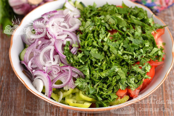 Салаты из свежих овощей с отличными заправками: два разных варианта приготовления рецепты,салаты