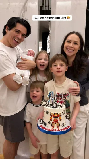 Лерчек, которая лечится от рака четвёртой стадии, покинула больницу, чтобы отметить день рождения сына Лерчек, блогерши, ареста, Сквиччиарини, Чекалиной, версии, домашнего, действия, рублей, также, после, проходит, свободы, онкологическом, центре, частную, клинику, средств, счетов, общественного