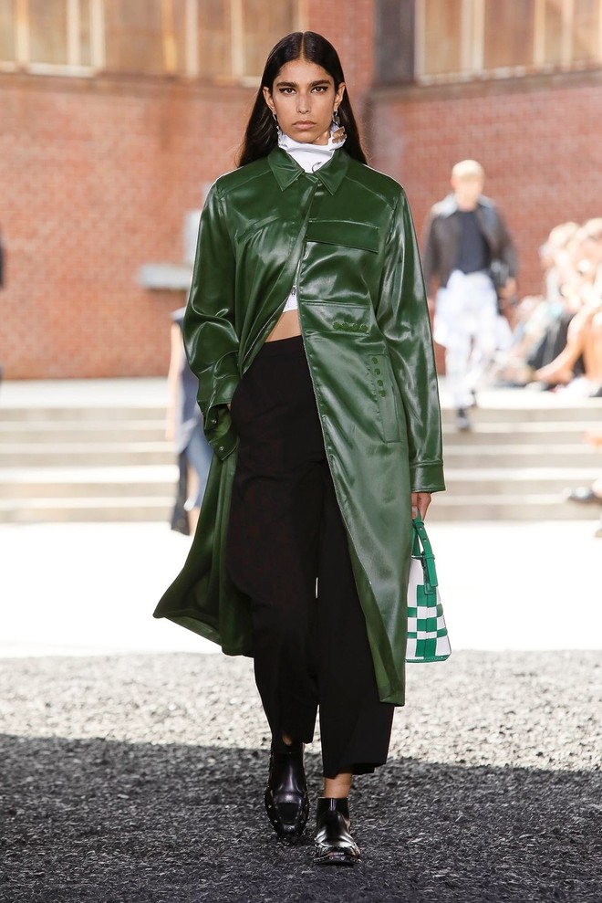 Косынки из кожи, которые все будут носить весной, — на показе 3.1 Phillip Lim Косынки из кожи, которые все будут носить весной, — на показе 3.1 Phillip Lim лучшее,мода,модные советы,Наряды