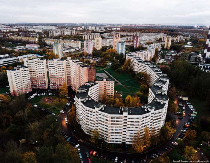 Удивительный дом-змея в Санкт-Петербурге Удивительный дом-змея в Санкт-Петербурге архитектура,ремонт и строительство