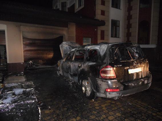 В Ровно сожгли дом и машину местного депутата, обвиняемого в исчезновении человека