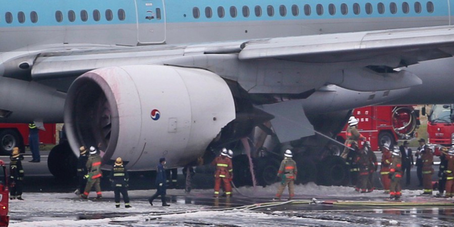 Корейский Боинг 777 воспламенился при взлёте (фото+видео)