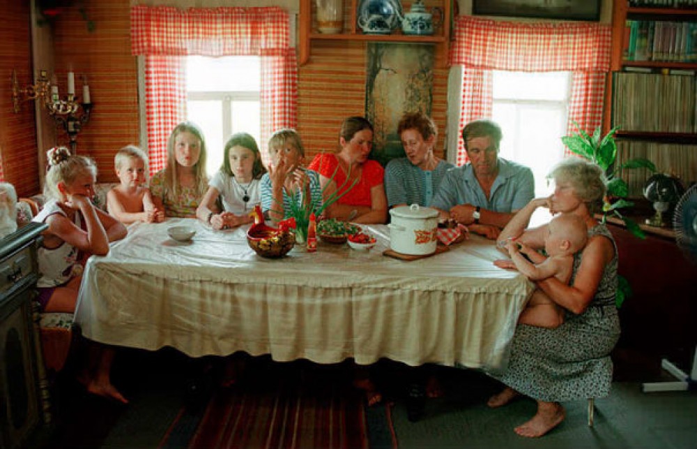Семейный уклад жизни. Деревенская семья. Большая семья. Деревенское застолье. Традиционная русская семья.