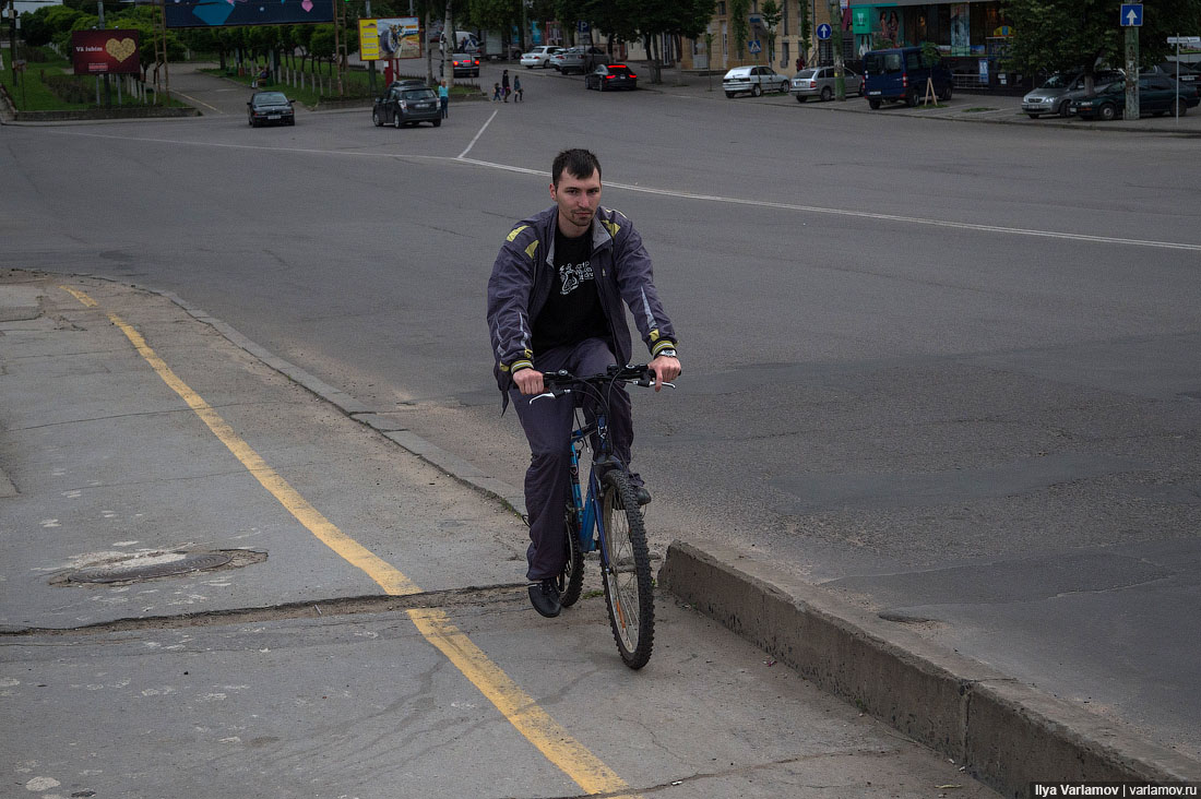 вождение машины. пытаться ездить. жена ездила на ручнике. автошкола девушка. пытаться ездить.