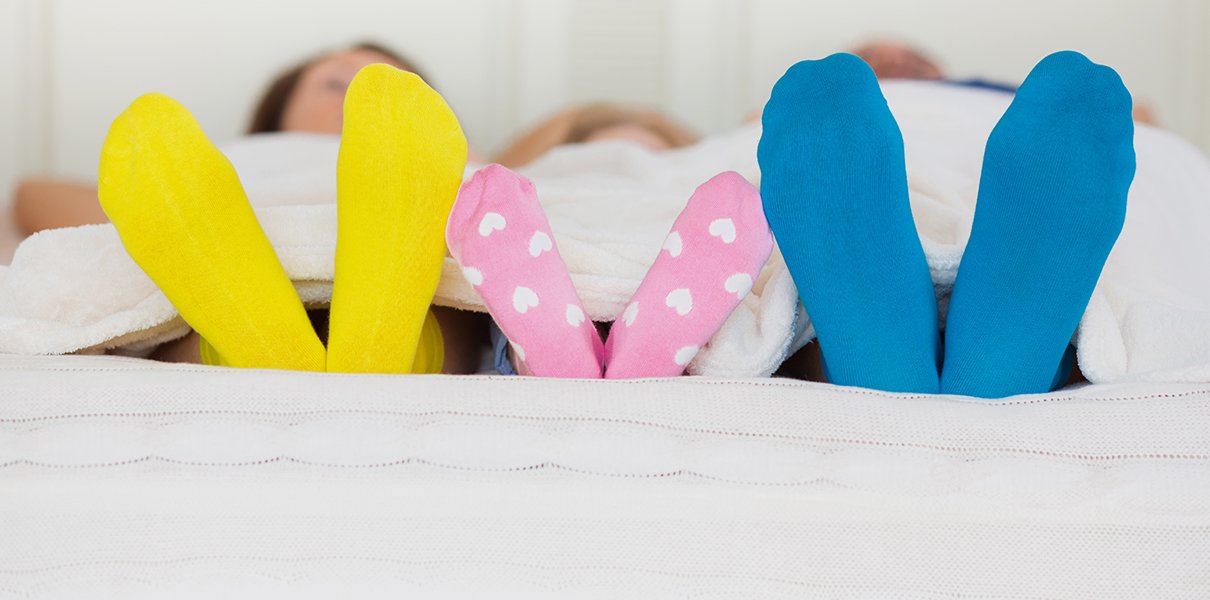 Дети могут спать вместе с родителями, но недолго. Так когда их пора выселять из родительской спальни? дети,психология,родители,семья