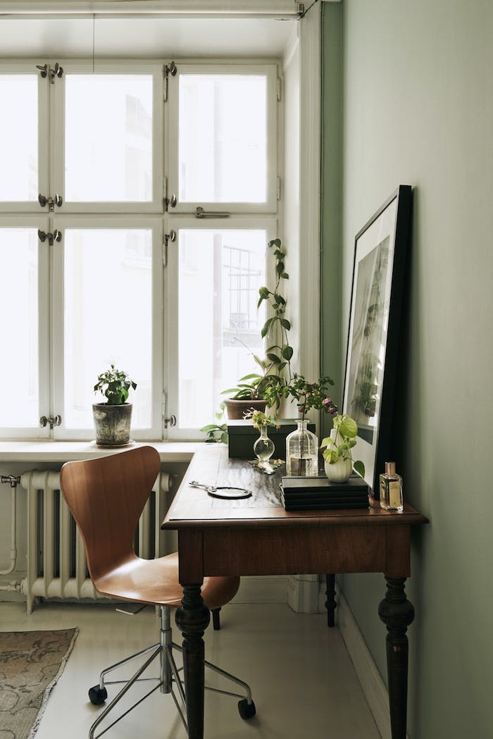 18 Способов интегрировать винтажный стол в домашний офис стулом, столом, винтажным, стиле, деревянным, винтажный, искусства, домашний, растения, деревянный, пространство, ротанга, винтажное, собираетесь, скандинавском, темным, окрашенным, множеством, винтажном, столом винтажным
