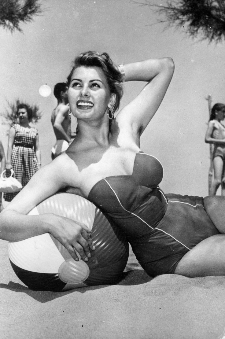 Софи Лорен, 1953 год Мерилин Монро, бикини, волочкова, звезды, знаменитости, история, купальник, пляж