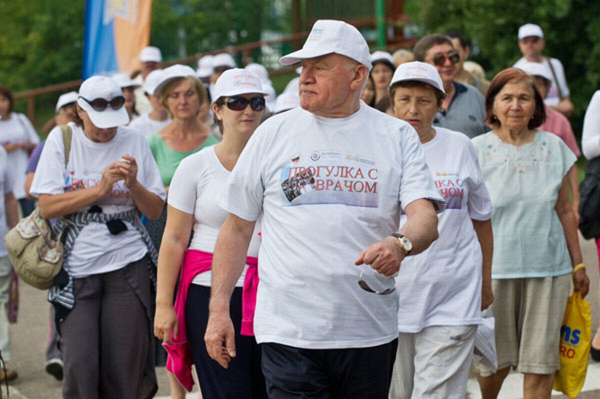 Здравствуйте! Известный кардиохирург Лео Антонович Бокерия, несмотря на свой возраст — 83 года, продолжает удивлять невероятной энергией и оптимизмом.-2