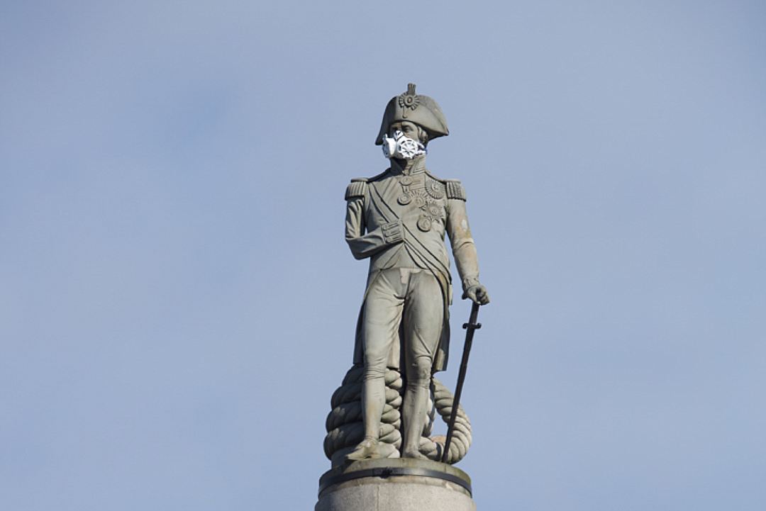 Нельсон лондон. Памятник адмиралу Нельсону в Лондоне. Статуя Адмирала Нельсона в Лондоне. Трафальгарская площадь Адмирал Нельсон. Памятник Нельсону в Лондоне на Трафальгарской площади.
