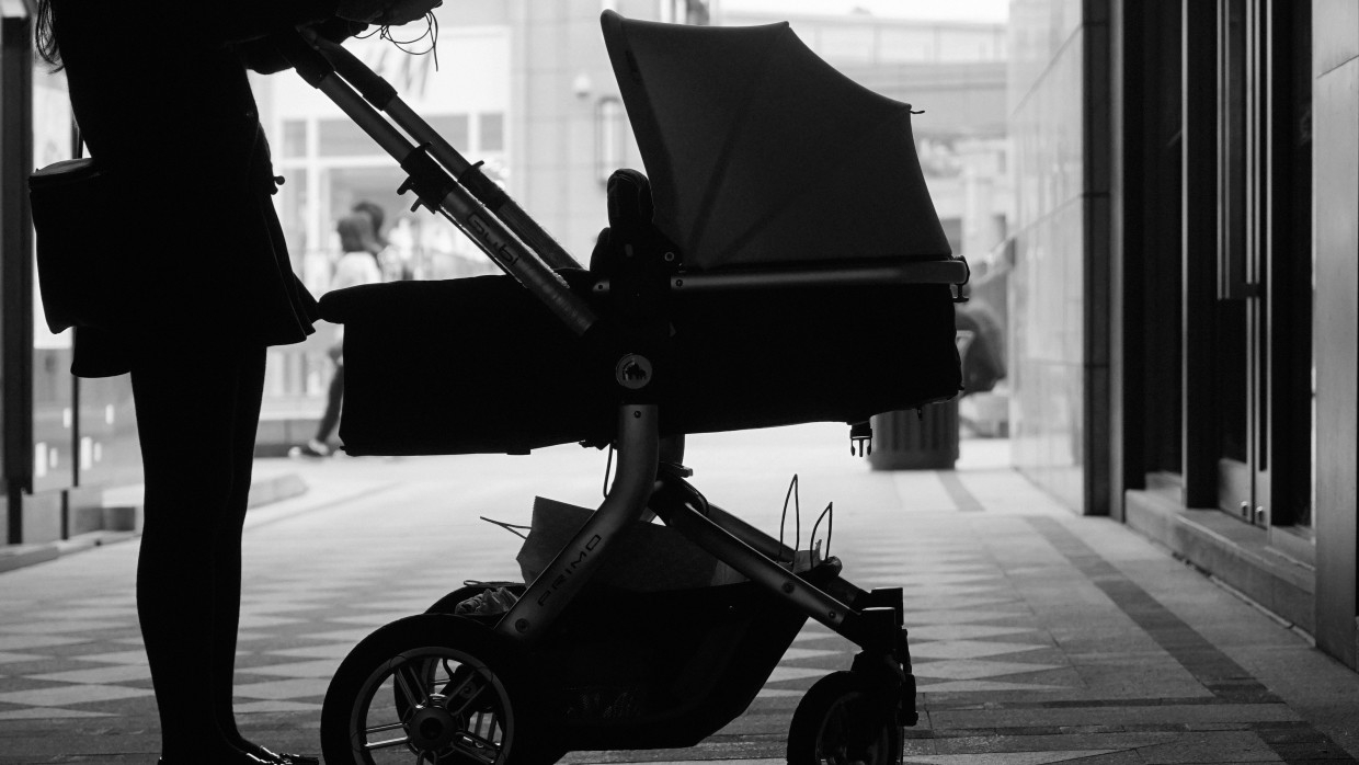 Московский таксист сбил коляску с ребенком на пешеходном переходе
