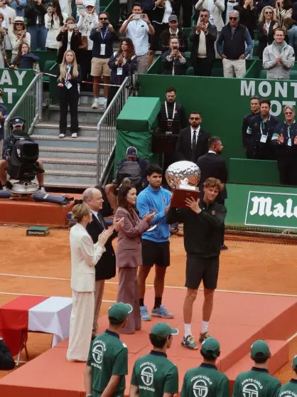 Княгиня Монако Шарлен, Шарлотта Казираги и Виктория Боня посетили игру Янника Синнера против Карлоса Алькараса Альбер, князь, Шарлен, Синнер, княгиня, Янник, Монако, Карлос, Дюкрюэ, Гримальди, костюме, Полин, Казираги, Шарлотта, другие, также, князя, ШарленКнязь, Грейс, спортсменке