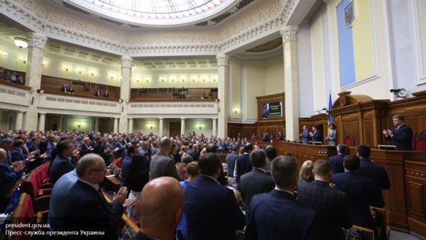 Яценюка — в Россию: самые сумасбродные просьбы украинцев к Порошенко