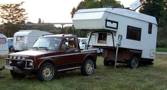 В Сети показали трехосный автодом на базе Нивы