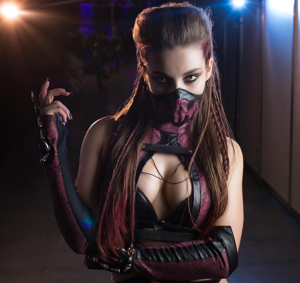 Mortal Kombat: Косплей шикарной Милины 