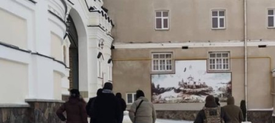 Борьба с православием: СБУ проводит обыски в Почаевской лавре, из духовного училища Кременца выселяют девочек