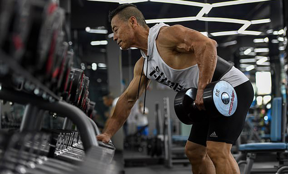 Мужчину из Китая все ставят в пример, когда говорят про физическую форму. Но дело в том, что ему 75 лет п,Культура [1134516]