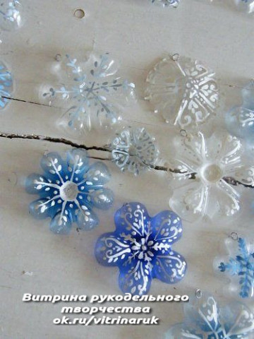 Много разных поделок можно придумать из пластиковых бутылок. Для Вас коллекция идей.