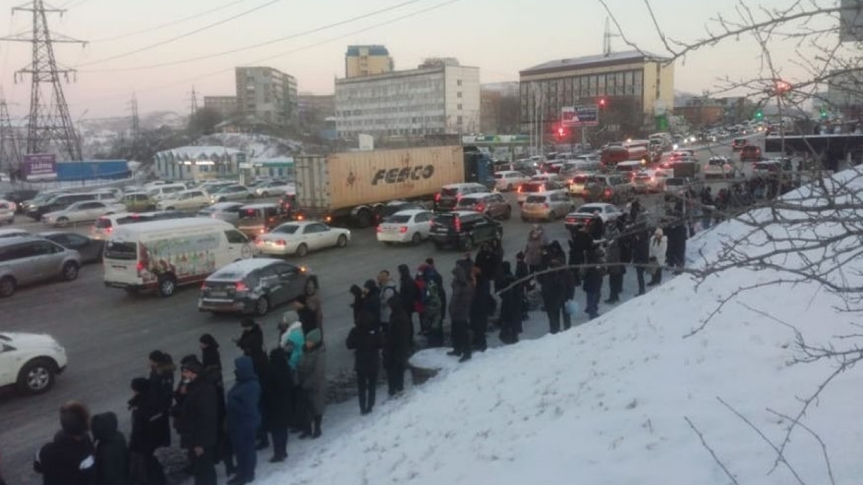 Владивосток пережил очередной ледяной дождь