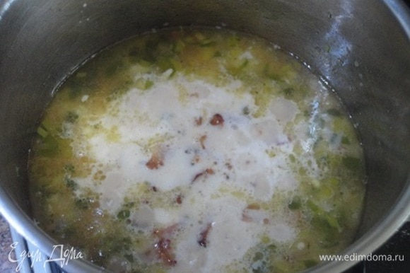 Сливочный суп с жареным картофелем первые блюда,супы