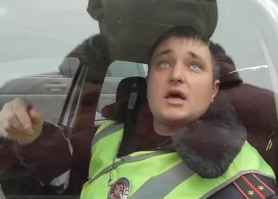 Как инспектор ДПС на стационарном посту остановил БТР Как инспектор ДПС на стационарном посту остановил БТР авто и мото