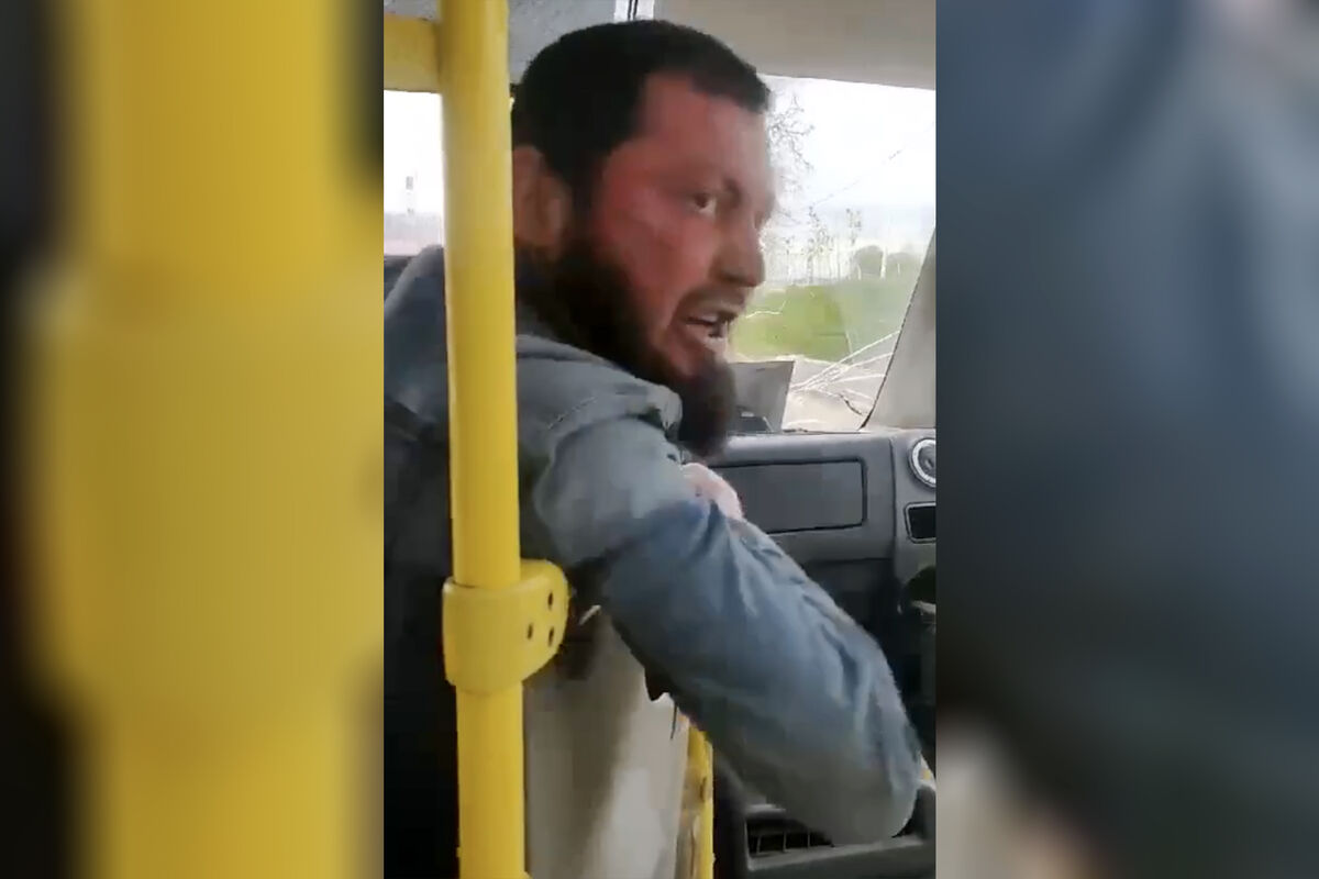 Появилось видео, как водитель-мигрант выгоняет беременную женщину из маршрутки