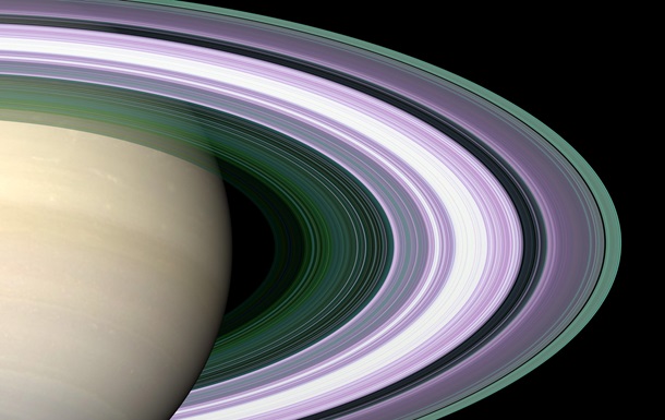NASA показало необычное фото Сатурна
