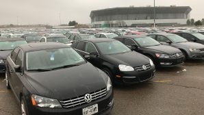 Угонщики месяцами разоряли гигантскую парковку с "Фольксвагенами"