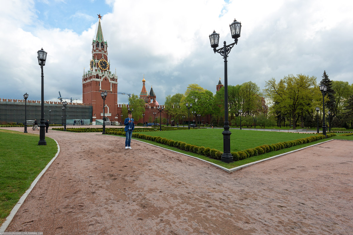 Новый сквер. Кремлевский парк Москва. Кремлевский сквер Москва. Тайницкий сад, Москва, Ивановская площадь. Парк у Кремля в Москве.